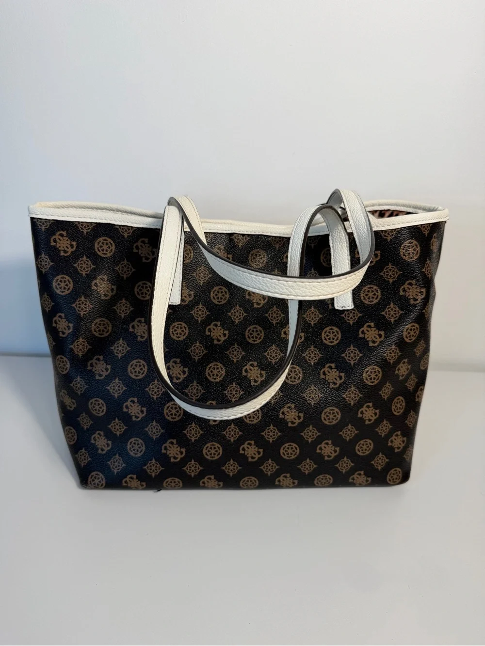 GUESS White-Trim Brown Logo Tote Pink Accent graphics leopard lining w pouch